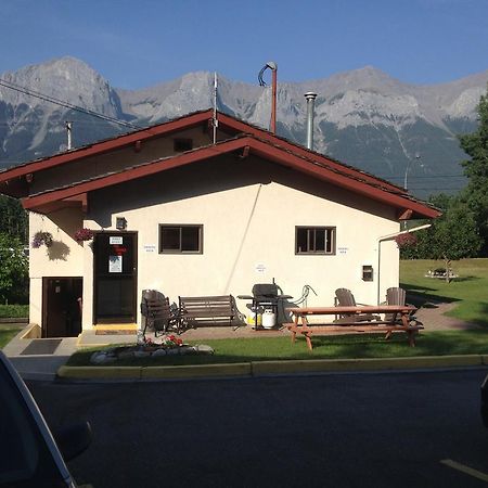 The Gateway Inn Canmore Exteriér fotografie