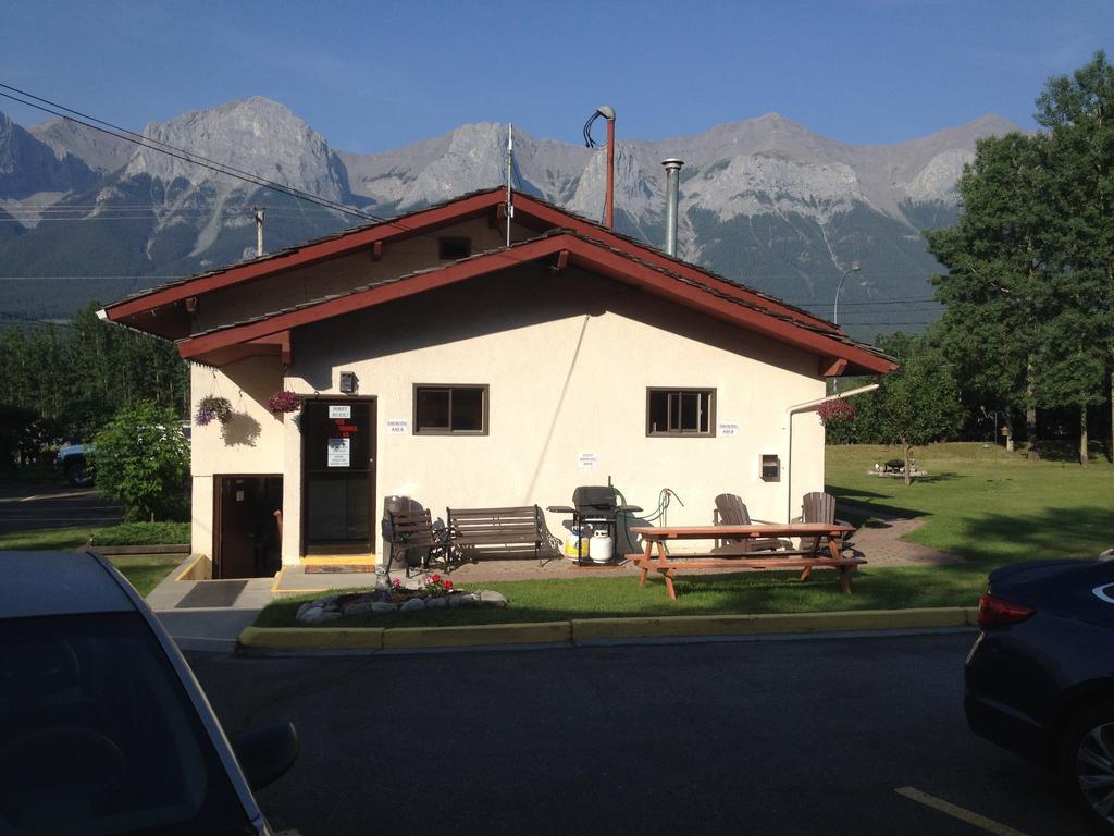 The Gateway Inn Canmore Exteriér fotografie